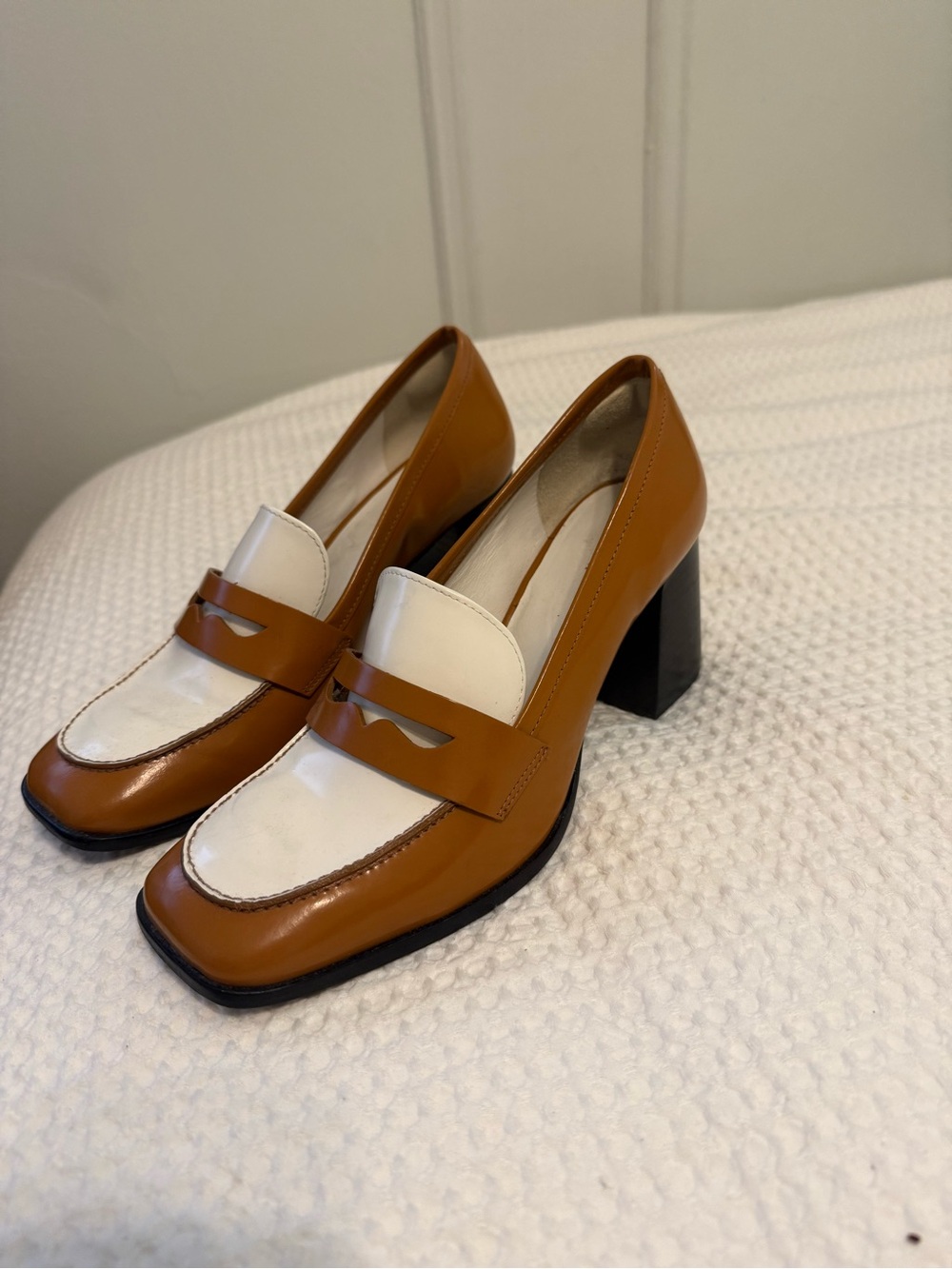 Reformation Women's Two-Tone Tan and White Loafers - Picture 2 of 4